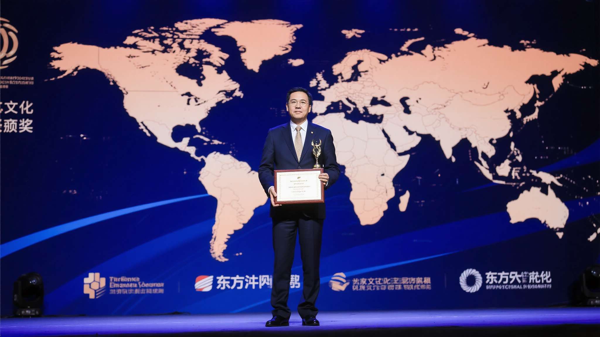 《愤怒的小鸟》荣获2026微博之夜“国际经典IP荣誉”于中国澳门闪耀登场,持续释放全球文化影响力 《愤怒的小鸟》荣获2026微博之夜“国际经典IP荣誉”于中国澳门闪耀登场,持续释放全球文化影响力